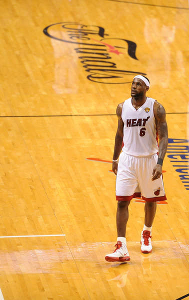 官宣！内马尔免签回归桑托斯 仅签6个月今夏回欧洲 降薪至1.2%